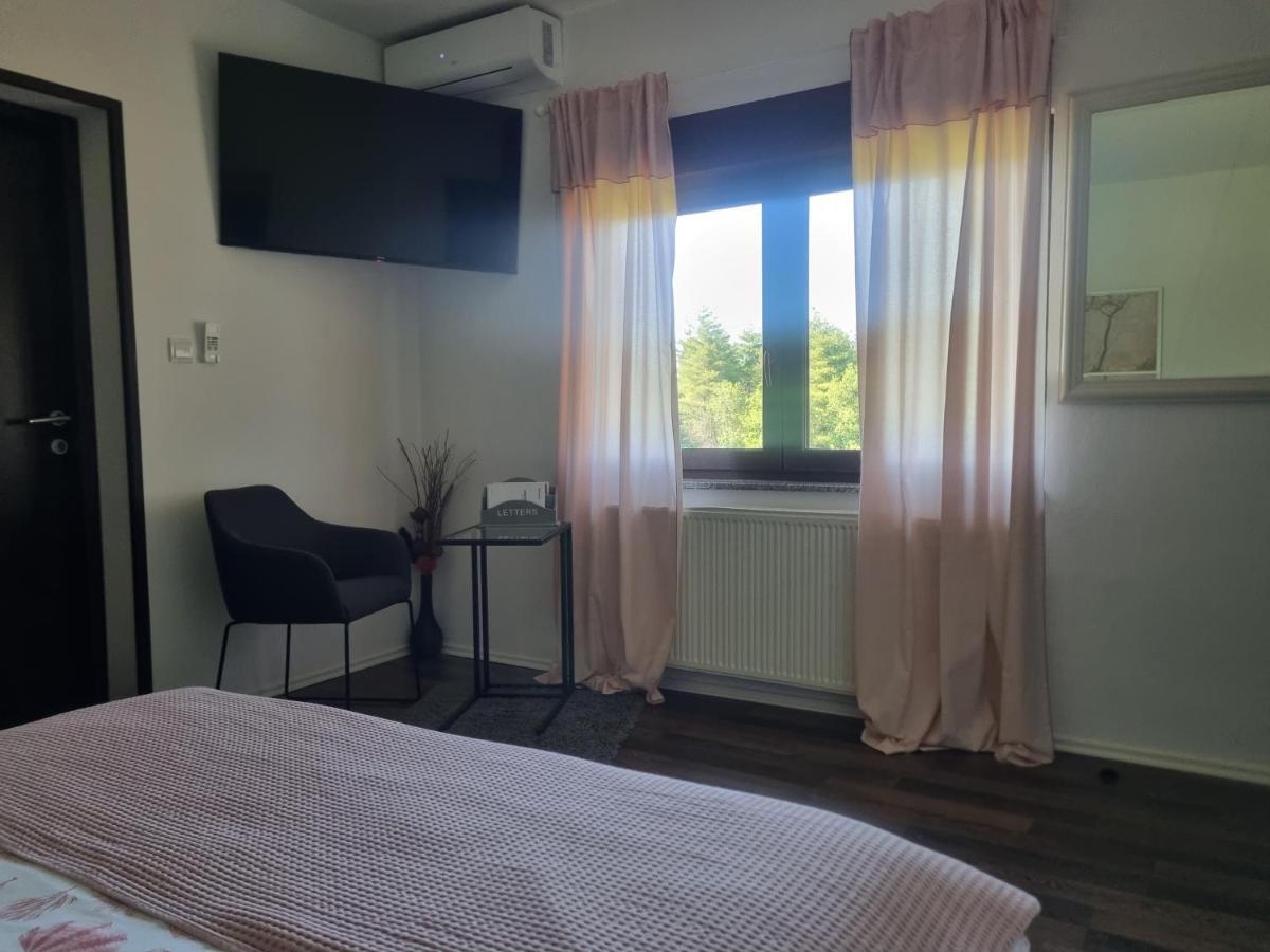 4 Seasons Guest House Раковица Екстер'єр фото