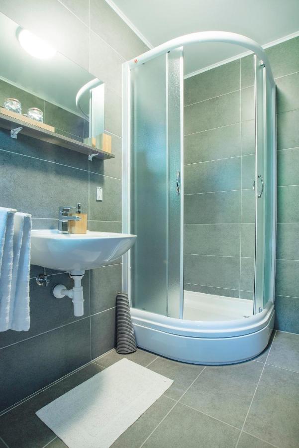 4 Seasons Guest House Раковица Екстер'єр фото