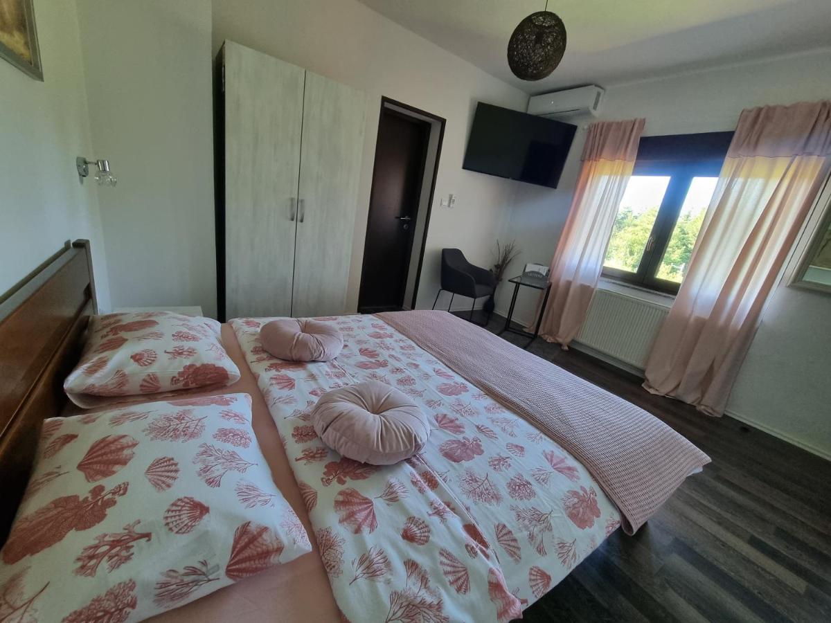 4 Seasons Guest House Раковица Екстер'єр фото