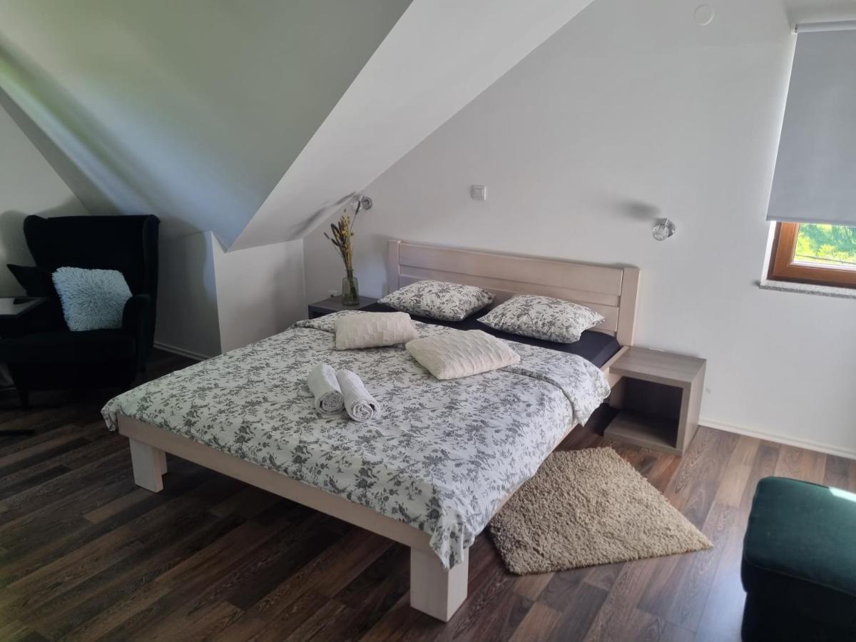 4 Seasons Guest House Раковица Екстер'єр фото