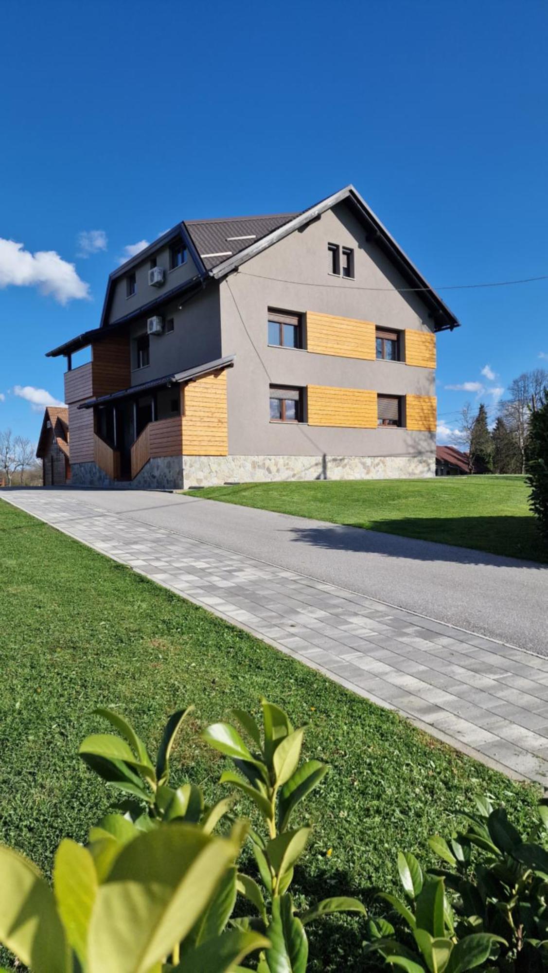 4 Seasons Guest House Раковица Екстер'єр фото